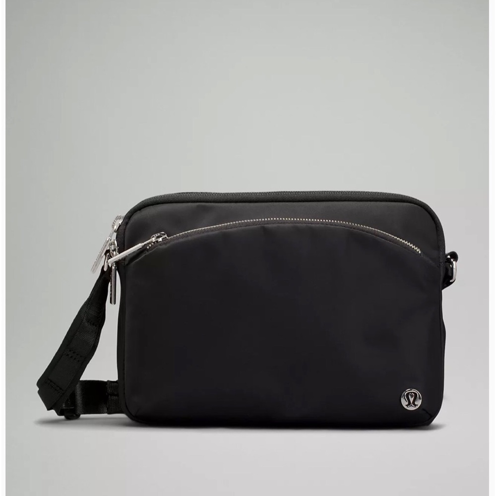 💟 (EUC) LULULEMON CITY ADVENTURER CROSSBODY 2.5L